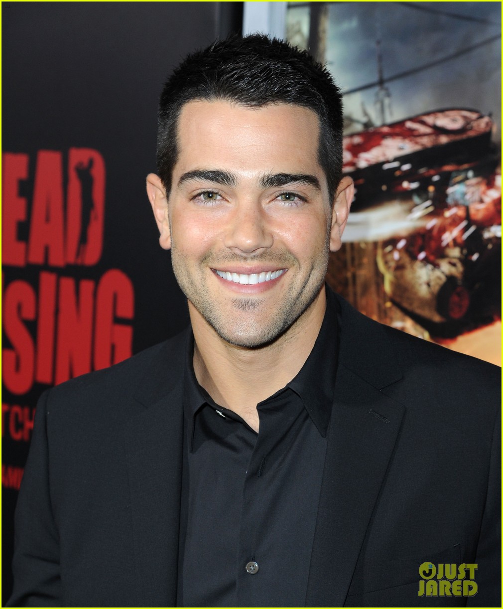 jesse metcalfe gets support from girlfriend cara santana at dead rising 113324037