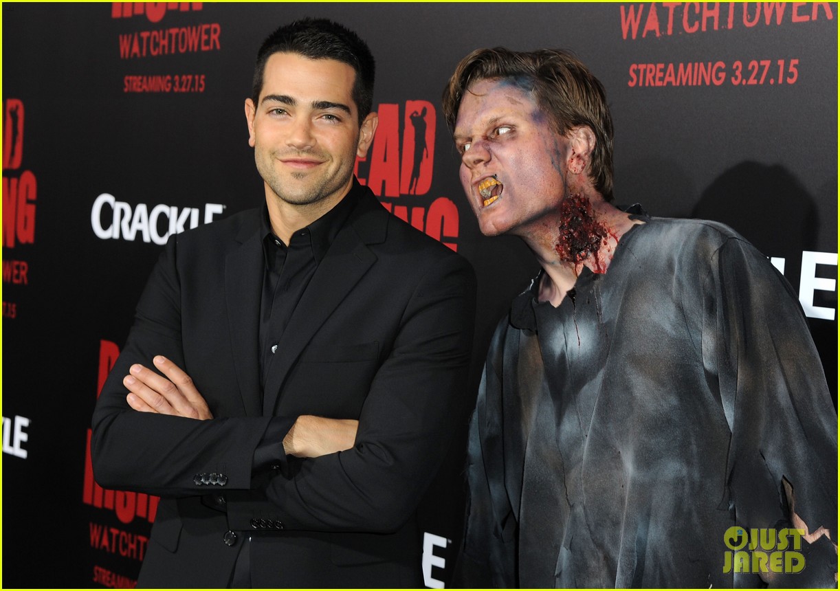 jesse metcalfe gets support from girlfriend cara santana at dead rising 12