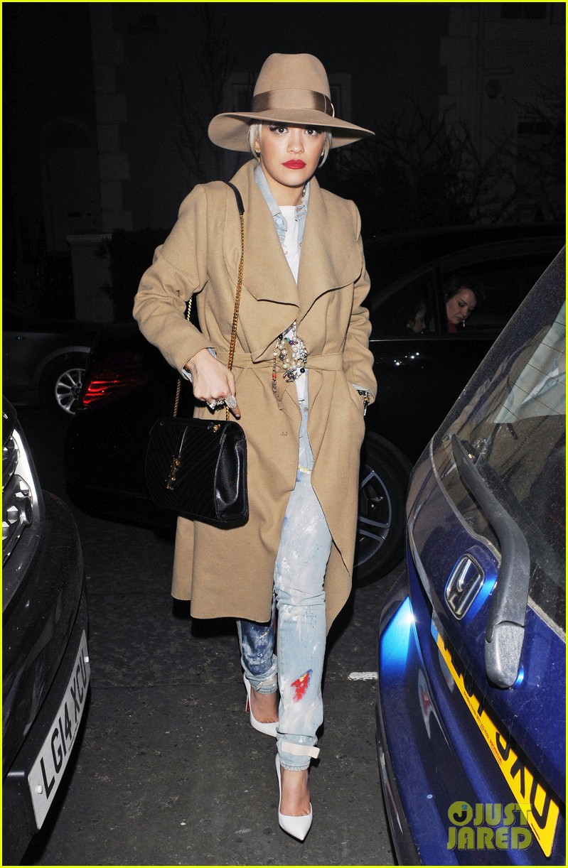 rita ora rolls up jeans for day with ricky hilfiger 173327930
