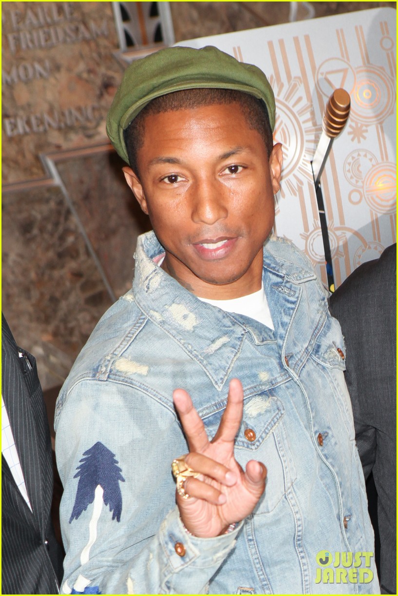 pharrell williams lights up empire state building 083330620