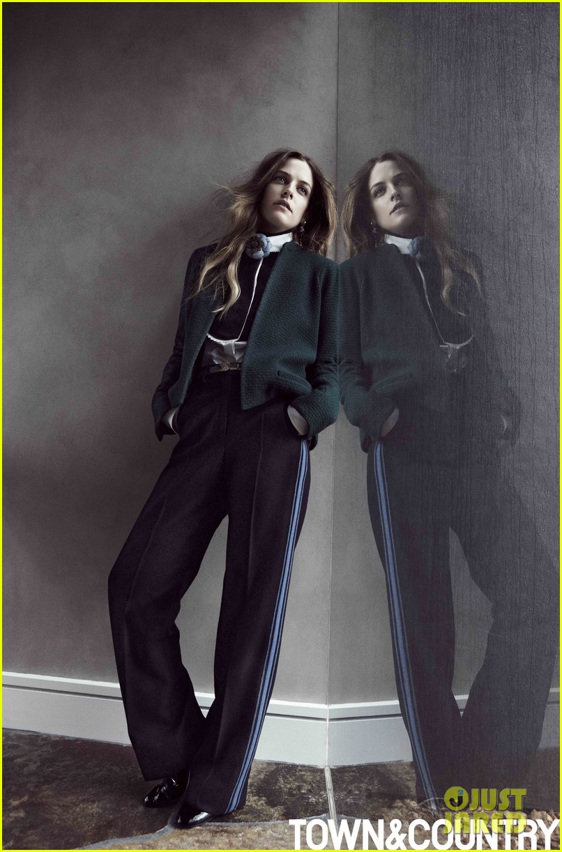 riley keough town country magazine april 2014 013317473