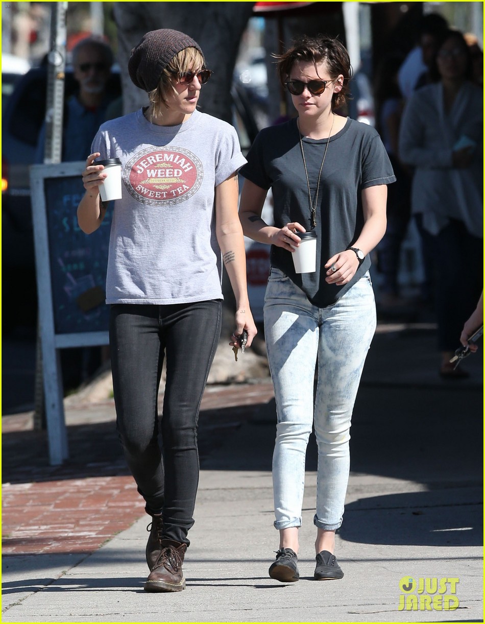 kristen stewart alicia cargile spotted first time since february 053335366