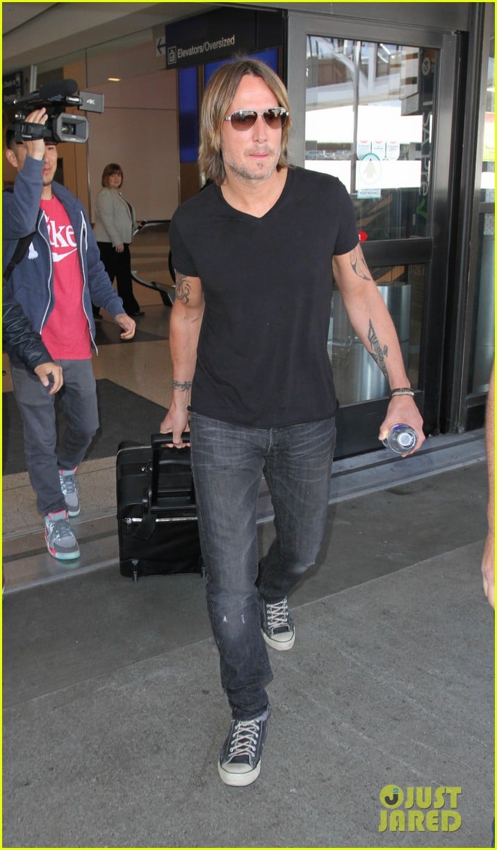 Keith Urban's 80s Throwback Picture Is a MustSee! Photo 3334078(02)