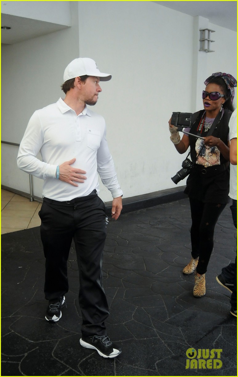 mark wahlberg rubs his tummy after e baldi lunch 163323953