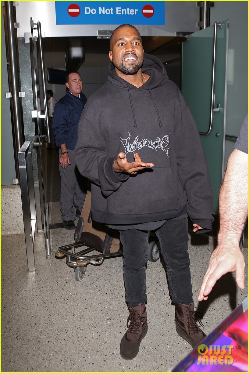 kanye west smiles at the airport 053325420