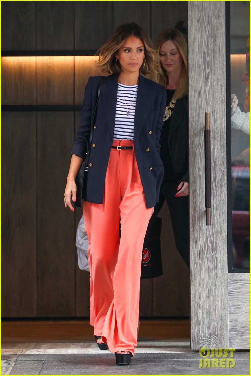 jessica alba rents out beverly hills house 21