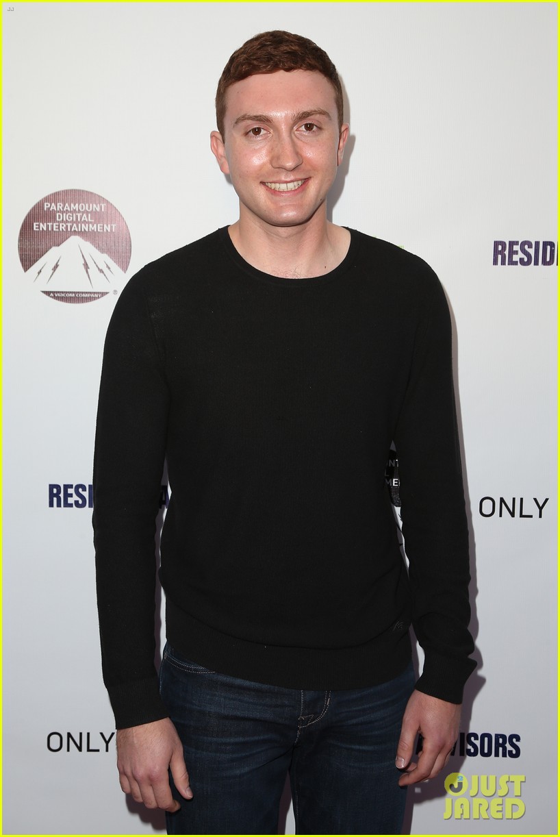 Elizabeth Banks & Anna Camp Support Jamie Chung & ‘Resident 