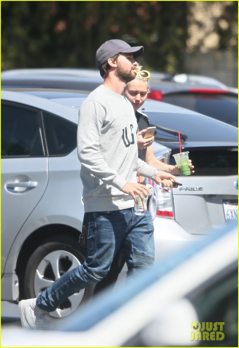 miley cyrus patrick schwarzenegger show theyre still going strong 193339230