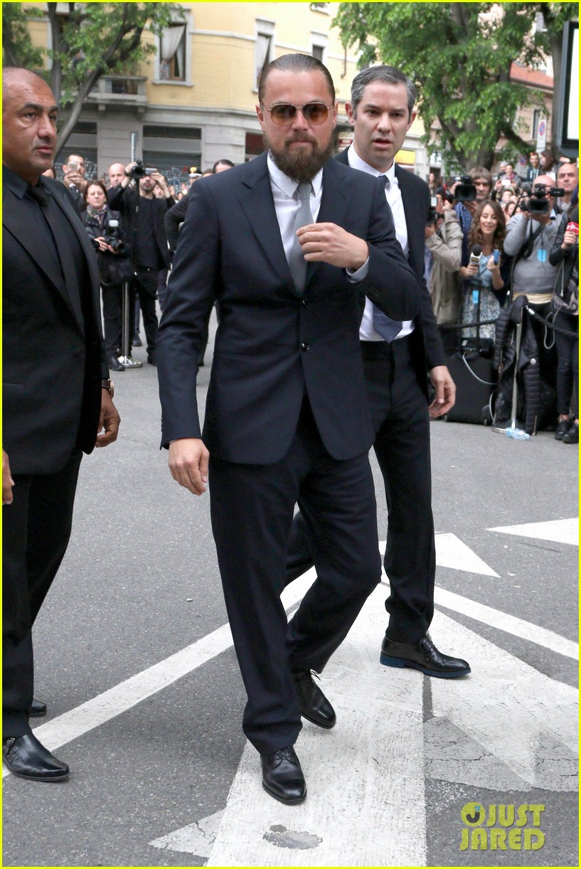 leonardo dicaprio suits up in italy after those tinder rumors 083359077
