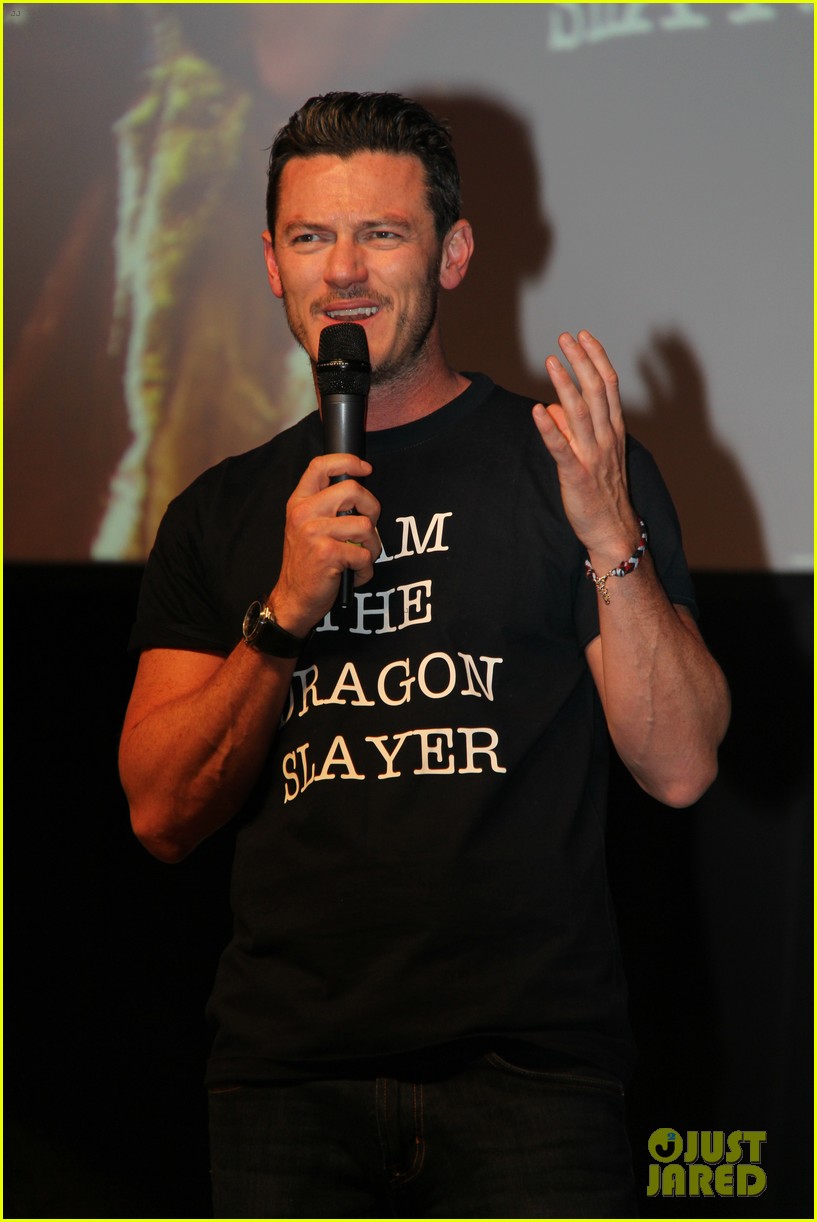 luke evans is the dragon slayer in germany for hobbitcon 3 10