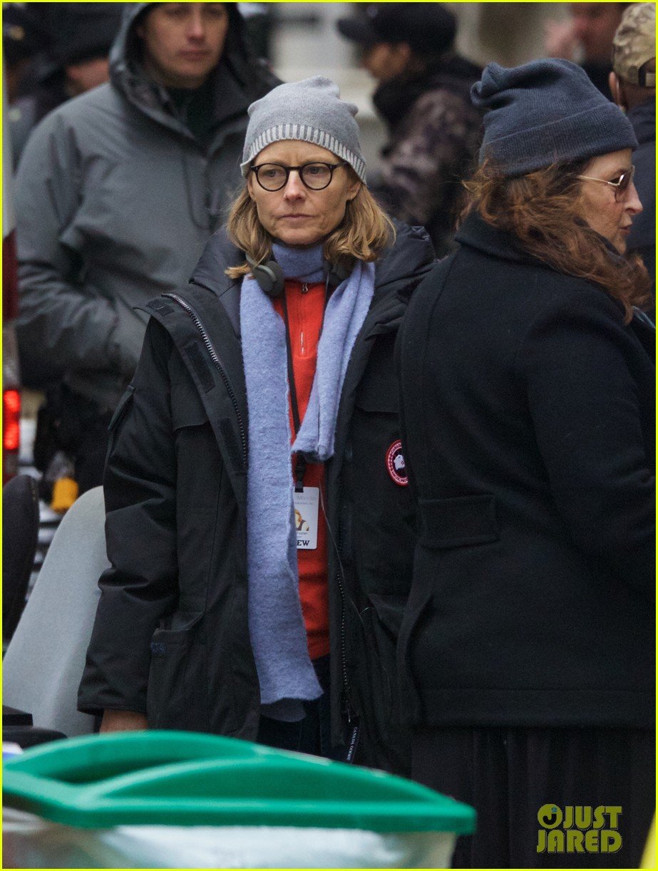 jodie foster grabs food with wife cafe cluny 033355211
