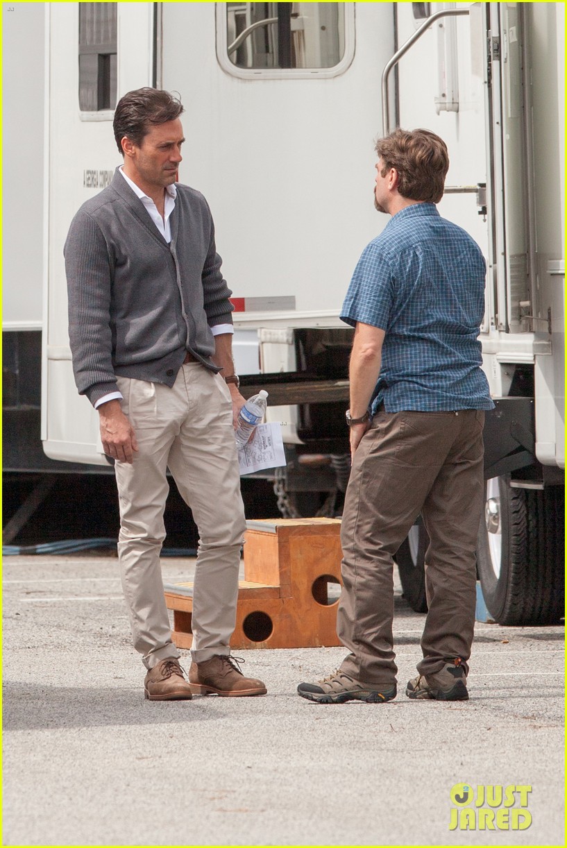 jon hamm bulge gets our attention 08