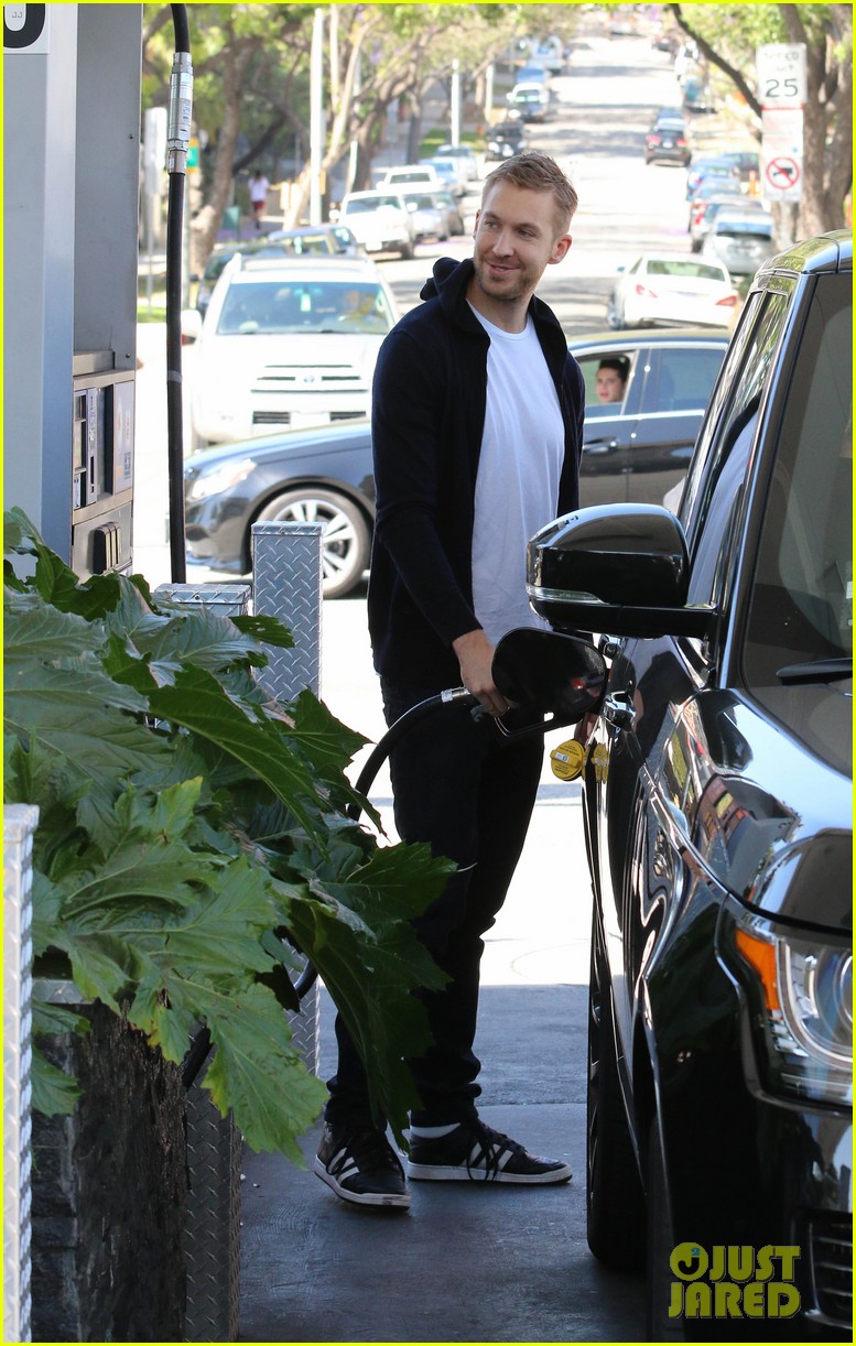 calvin harris looks pretty fine after food poisoning 153347027