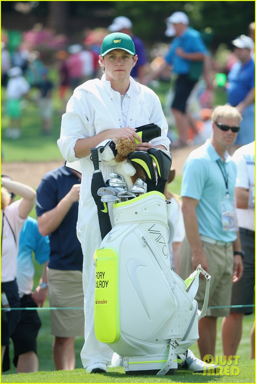 niall horan thrilled to be rory mcilroys caddie 033342857