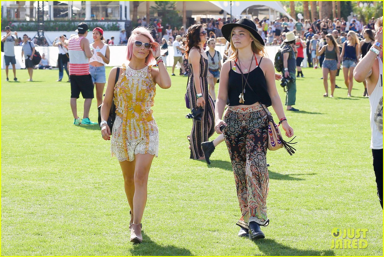 julianne hough aaron paul hang out at coachella day one 25