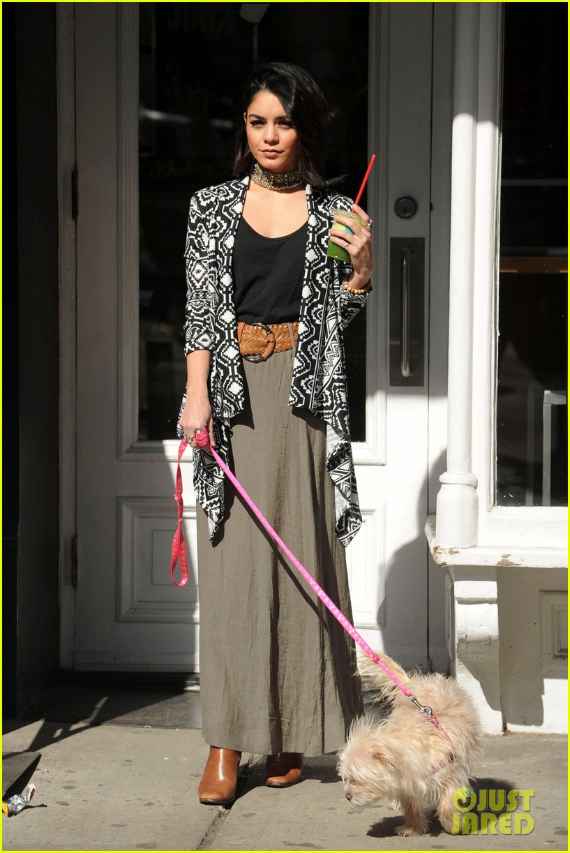 vanessa hudgens supports ashley tisdale show clipped 16