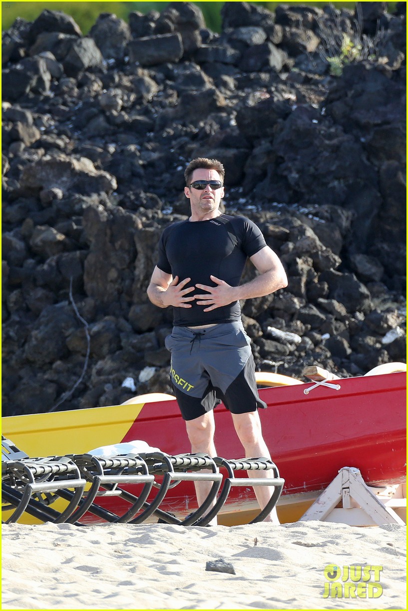 hugh jackman goes shirtless for hawaiian beach vacation 06