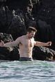 hugh jackman goes shirtless for hawaiian beach vacation 12