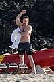 hugh jackman goes shirtless for hawaiian beach vacation 25