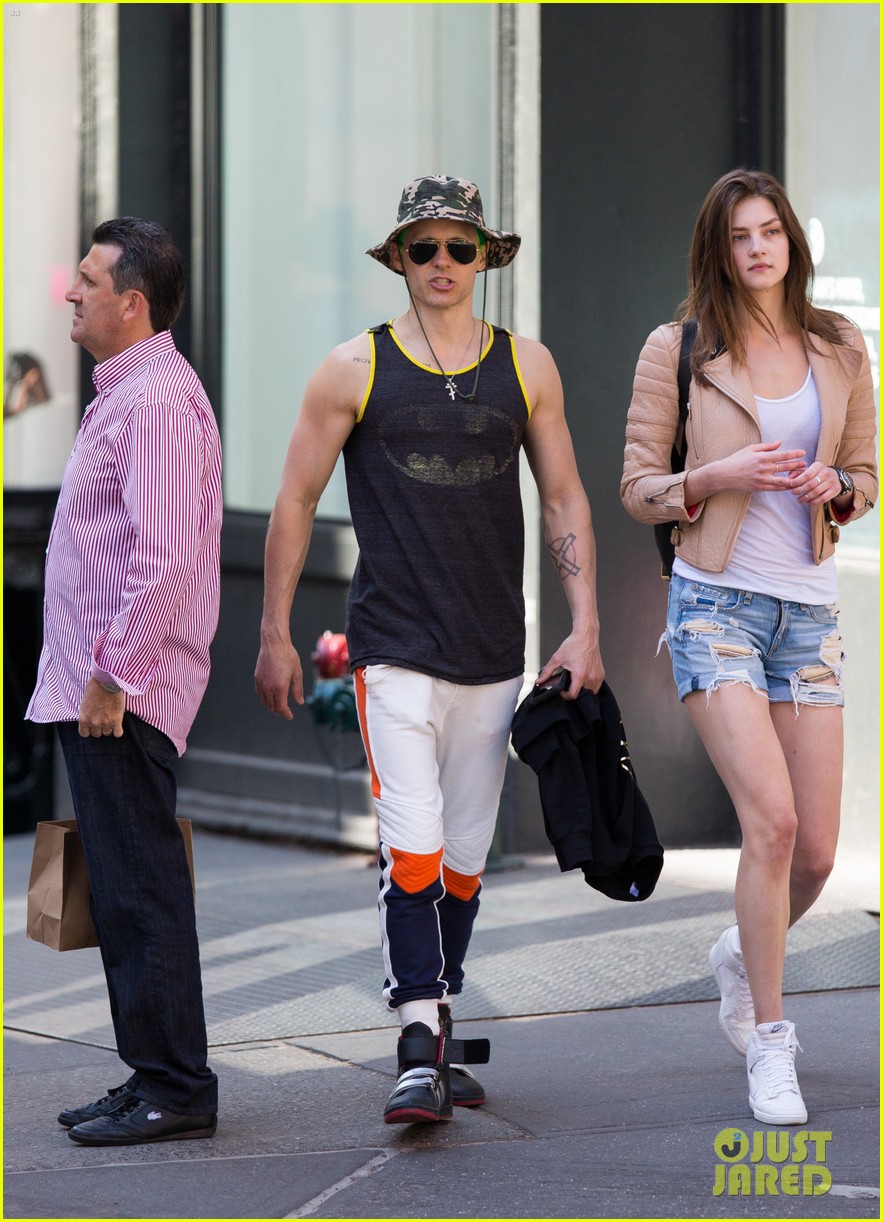 jared leto shows off his muscles again in a batman tank top 043358450
