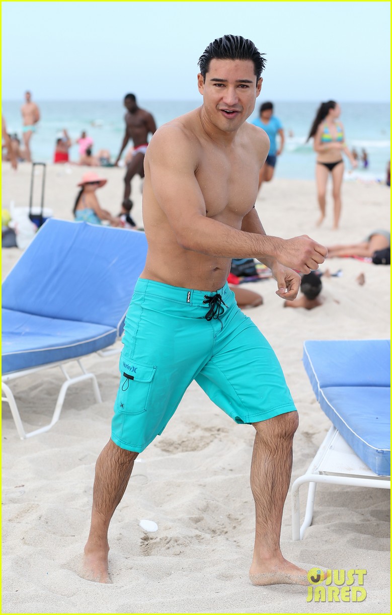 mario lopez gets shirtless at the beach 05