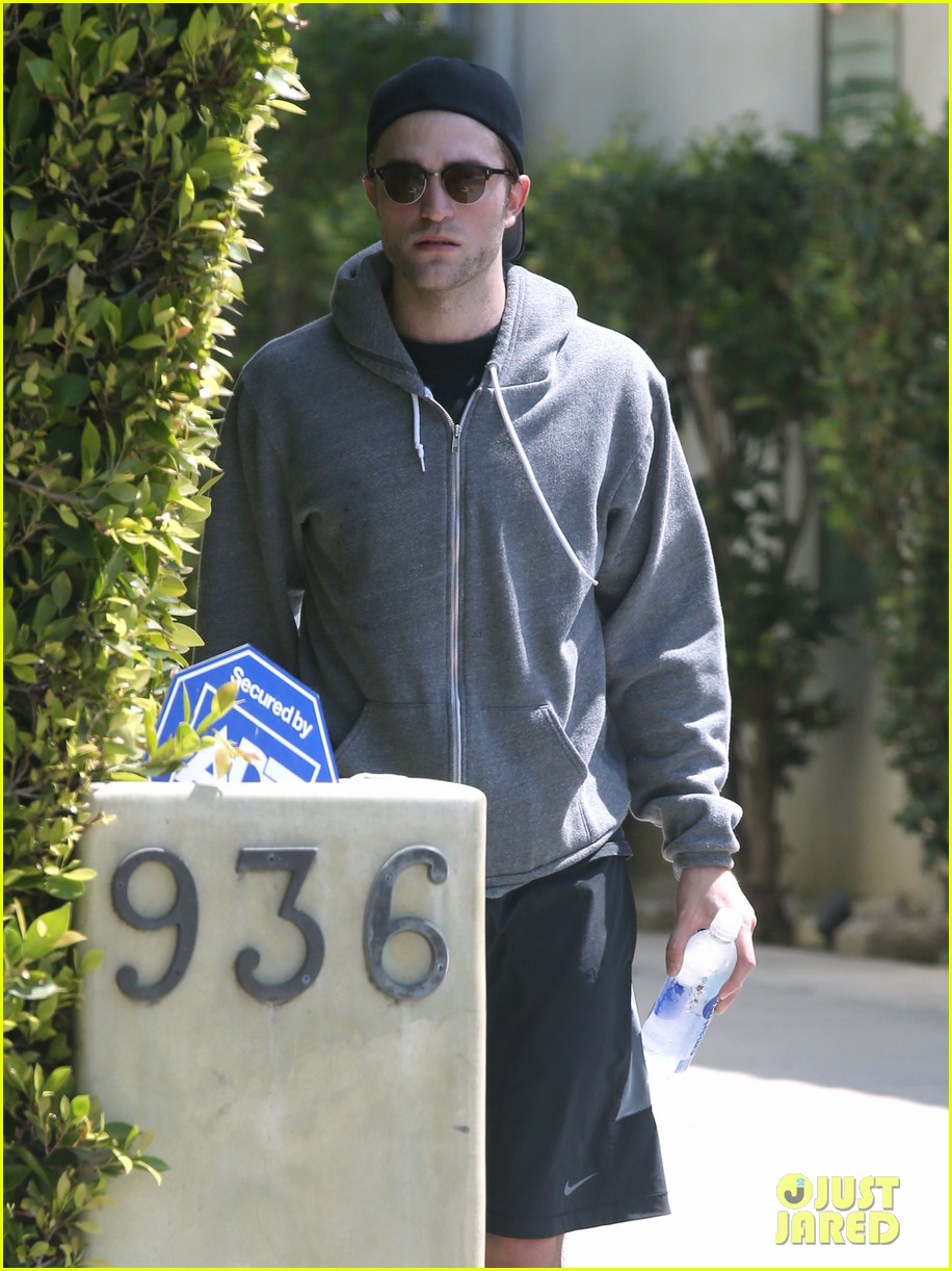 robert pattinson steps out after engagement rumors 023338423