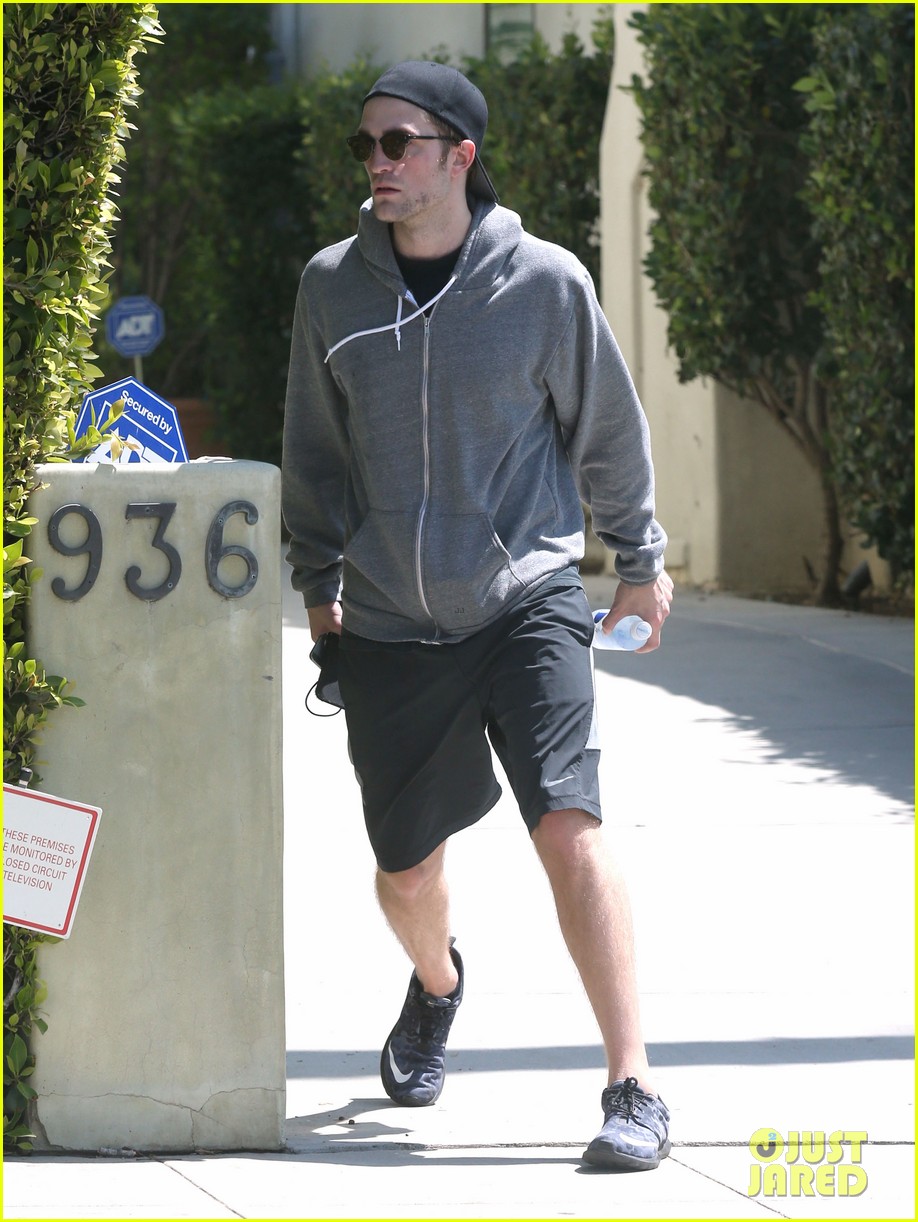 robert pattinson steps out after engagement rumors 08