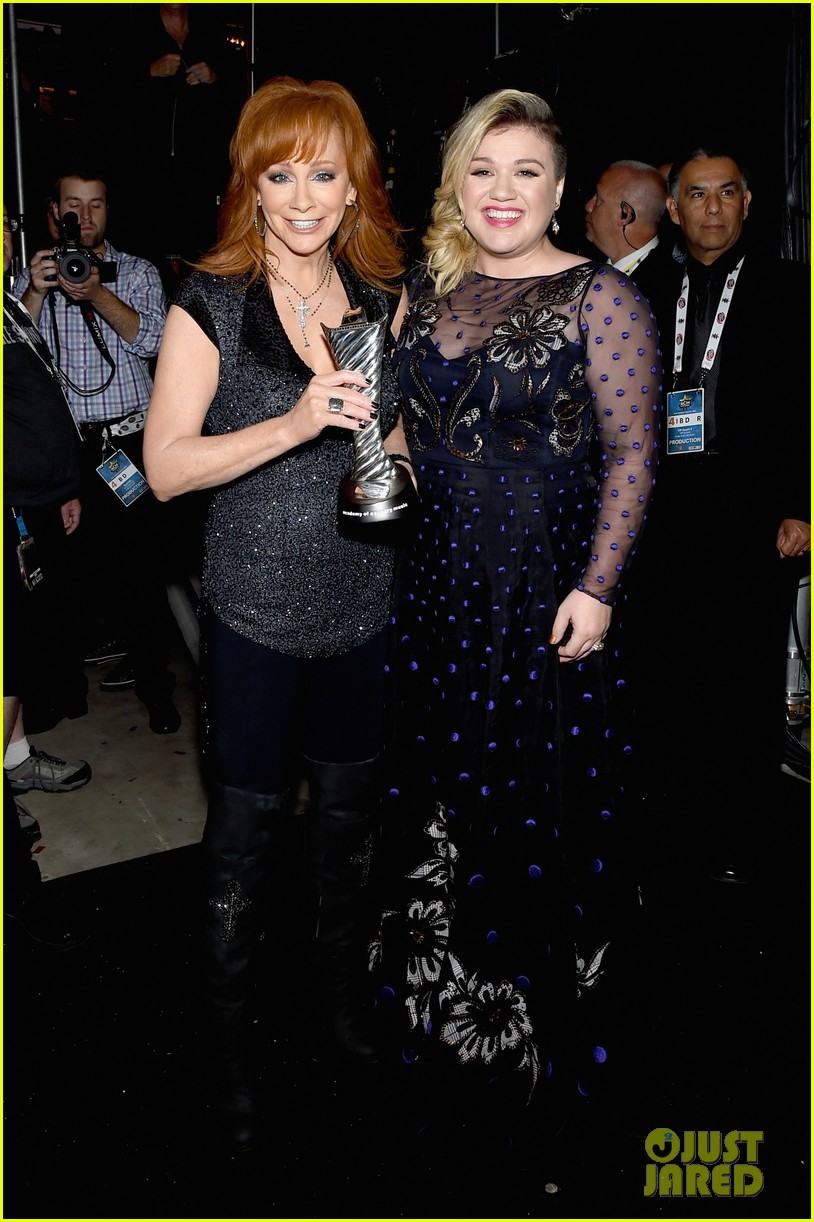 Kelly Clarkson Presents Reba McEntire Milestone Award at ACM Awards