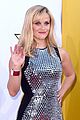 reese witherspoon sofia vergara have fun acm awards 2015 05