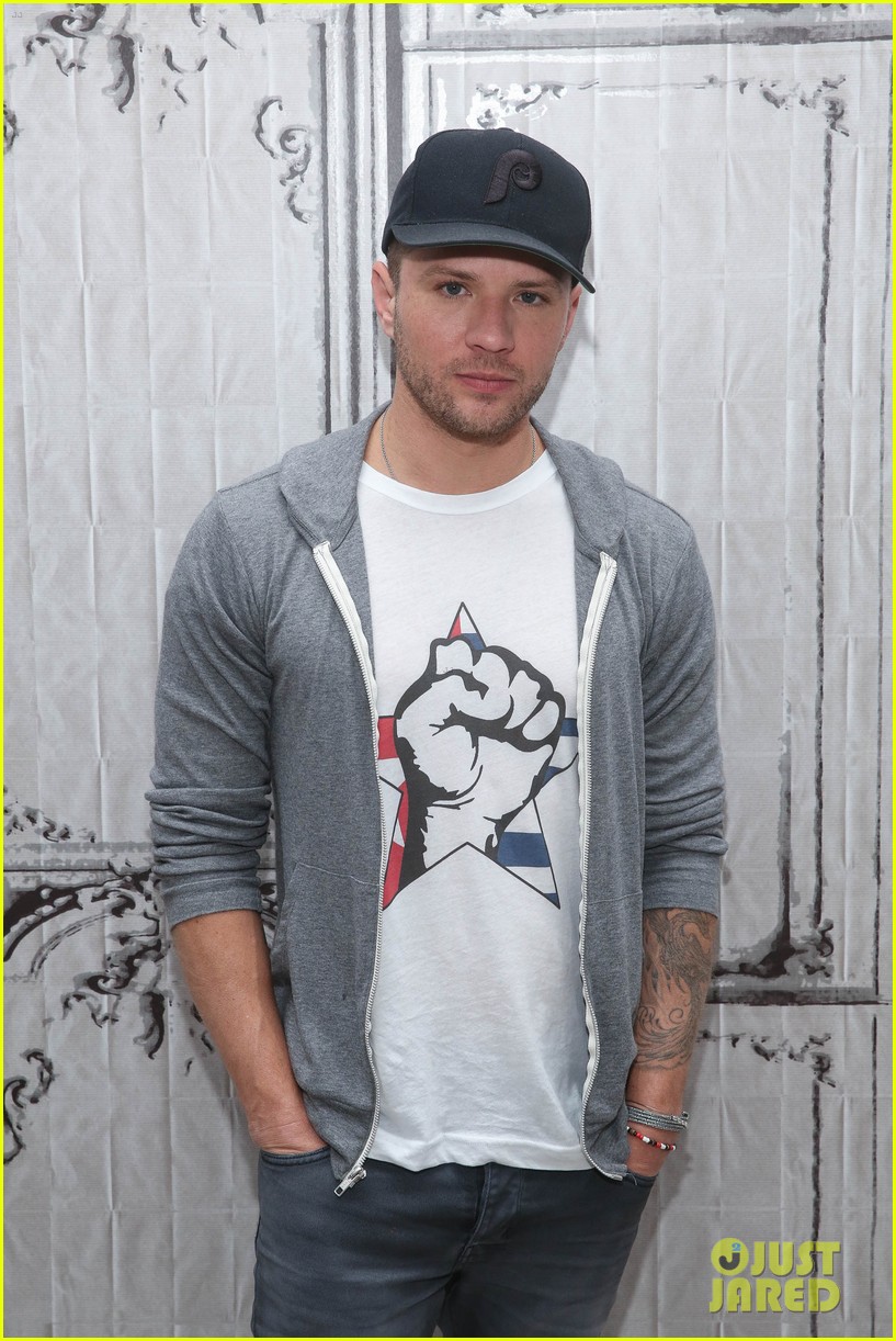 ryan phillippe in talks with marvel 053358117