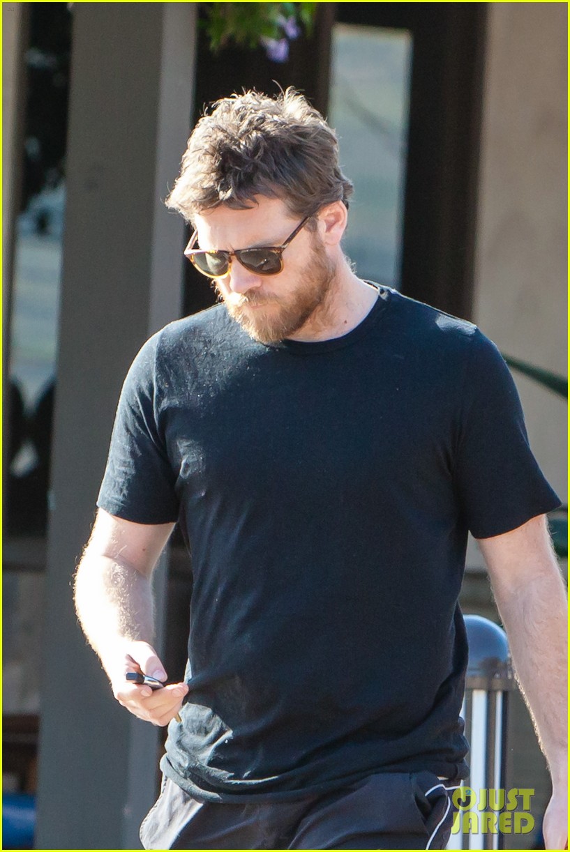 sam worthington steps out after newborn sons name revealed 04
