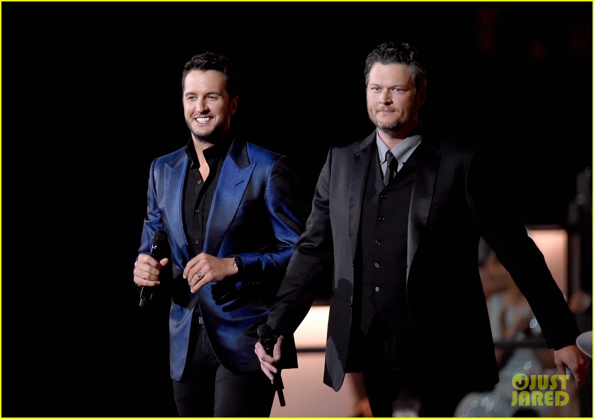 Blake Shelton & Luke Bryan Perform at ACM Awards 2015! Photo 3351218
