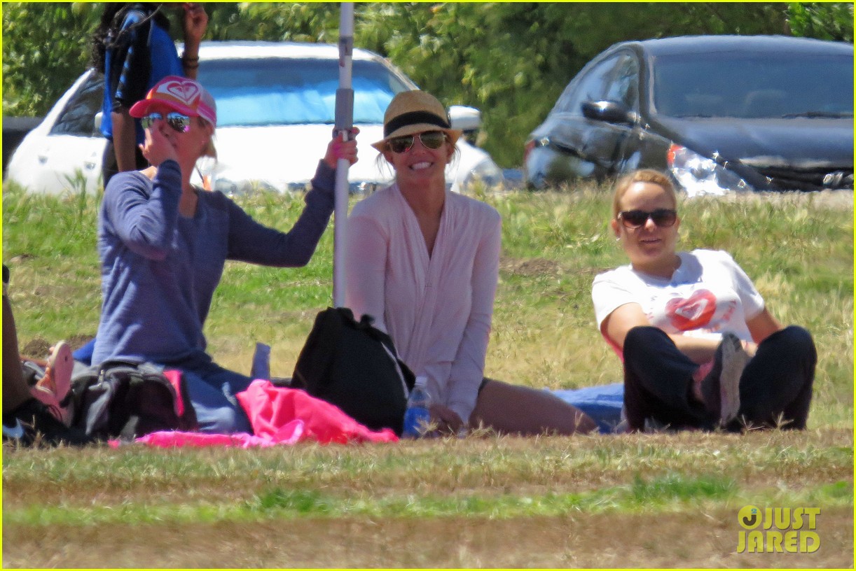 britney spears cheers on sons soccer game 04