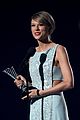 taylor swifts mom andrea gives emotional speech acm awards 2015 05
