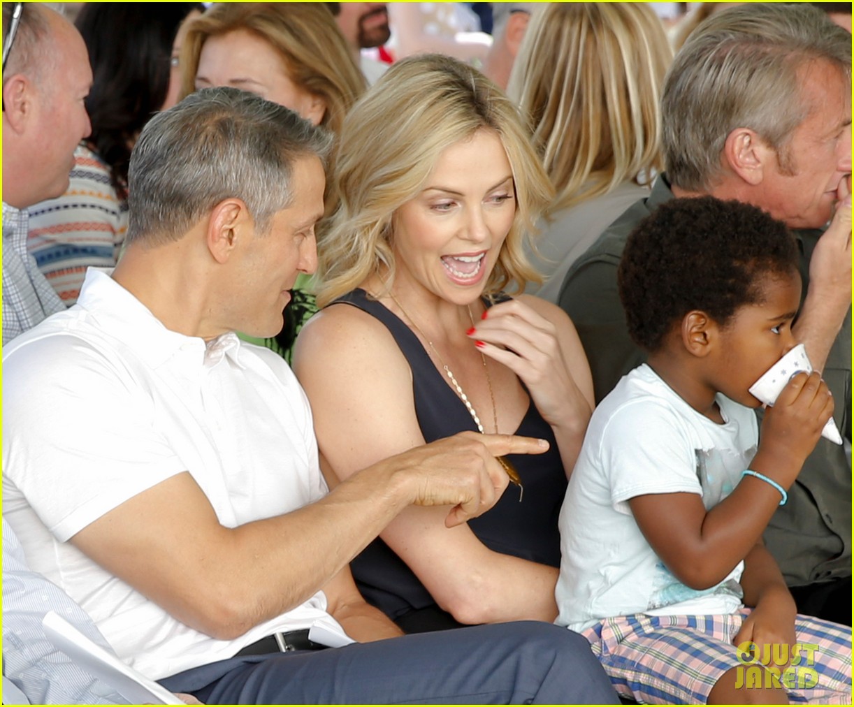 charlize theron sean penn bring jackson to charity event 043351404