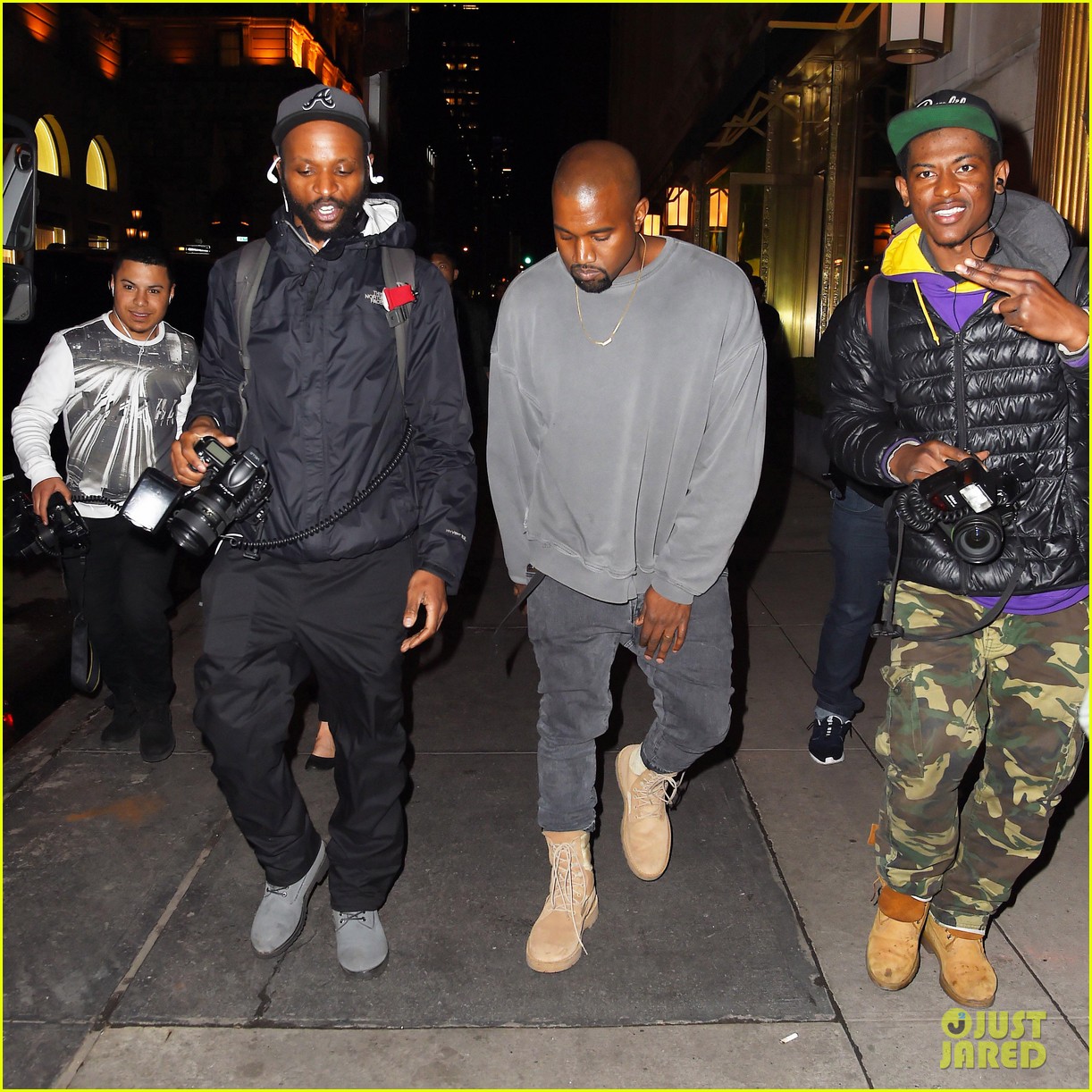kanye west gets friendly with paparazzi on nyc night out 093353869