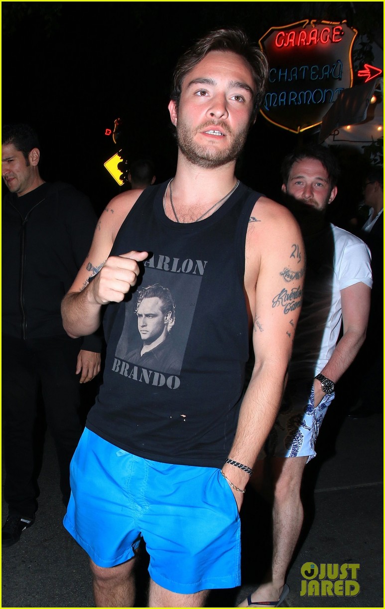 ed westwick looks ready for the beach 063357614