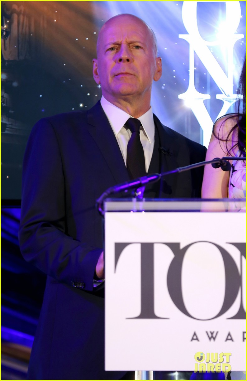 bruce willis mary louise parker announce tony awards 2015 nominations 053357274