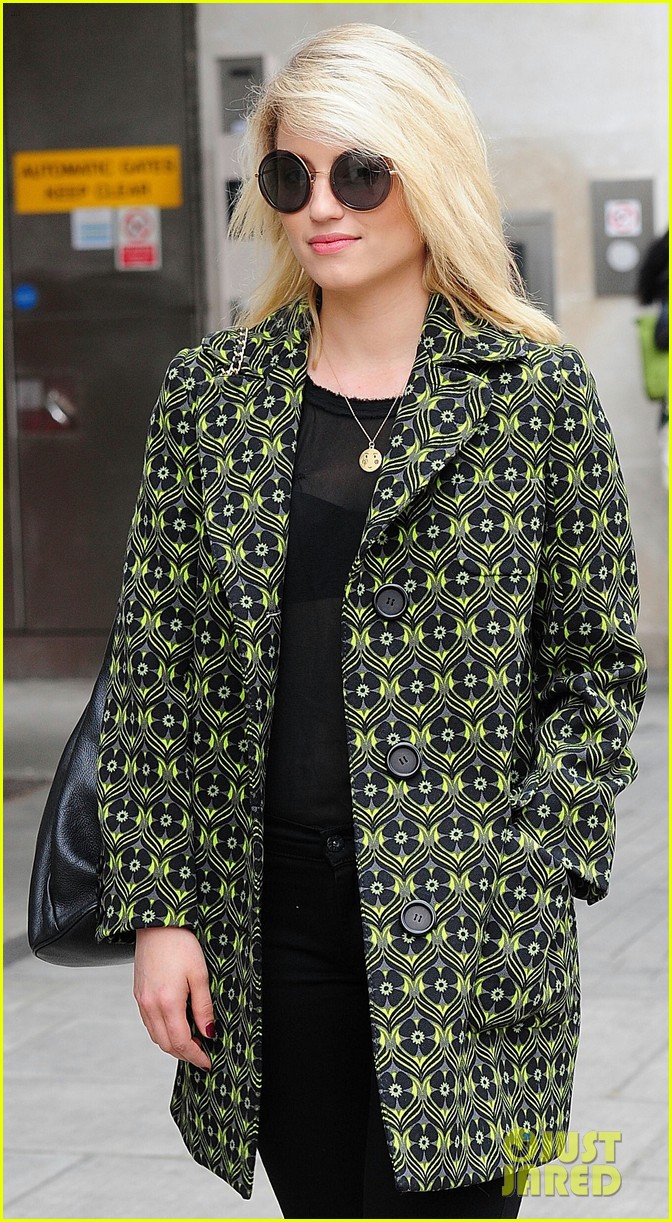 dianna agron greets her fans before another day at work 063377194