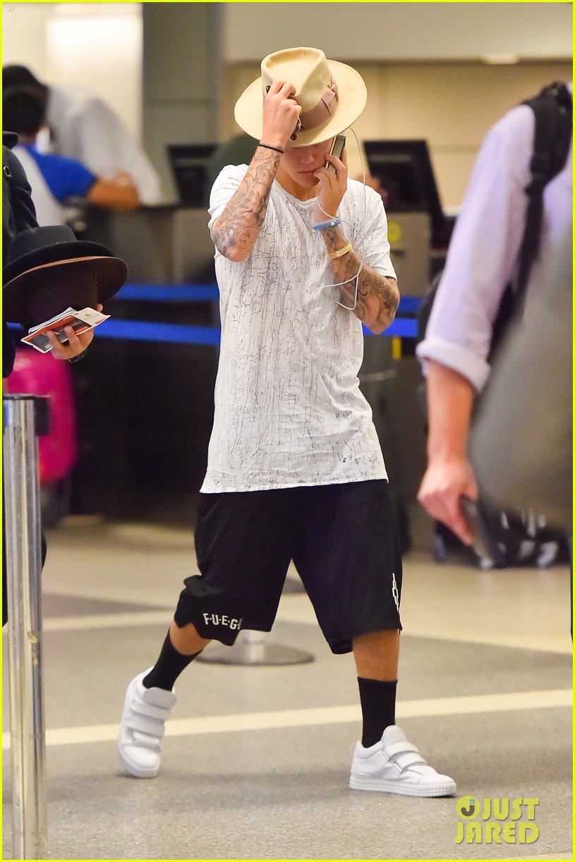 justin bieber flies home for pal floyd mayweathers big fight 05