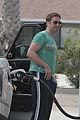 gerard butler shows off muscles in tight t shirt 05