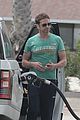 gerard butler shows off muscles in tight t shirt 06