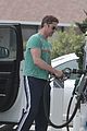 gerard butler shows off muscles in tight t shirt 17