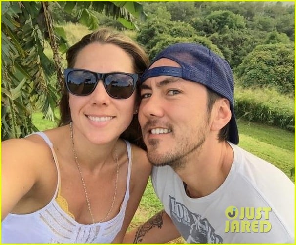 colbie caillat is engaged to justin young 043381225