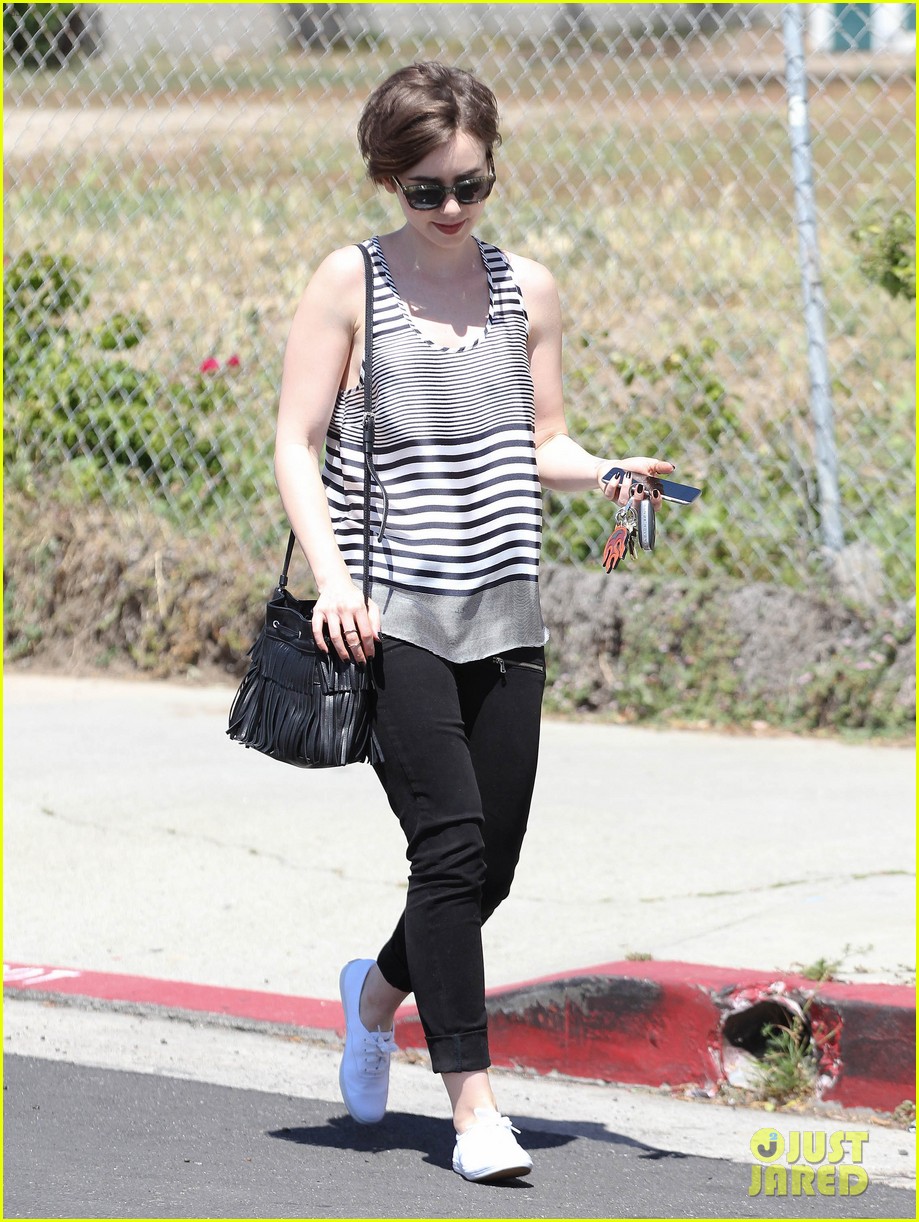 lily collins thinks ny in spring is everything 123362054