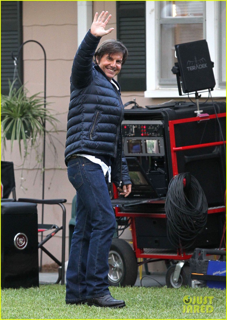 Tom Cruise's Epic Couch Jump Happened Exactly 10 Years Ago! Photo