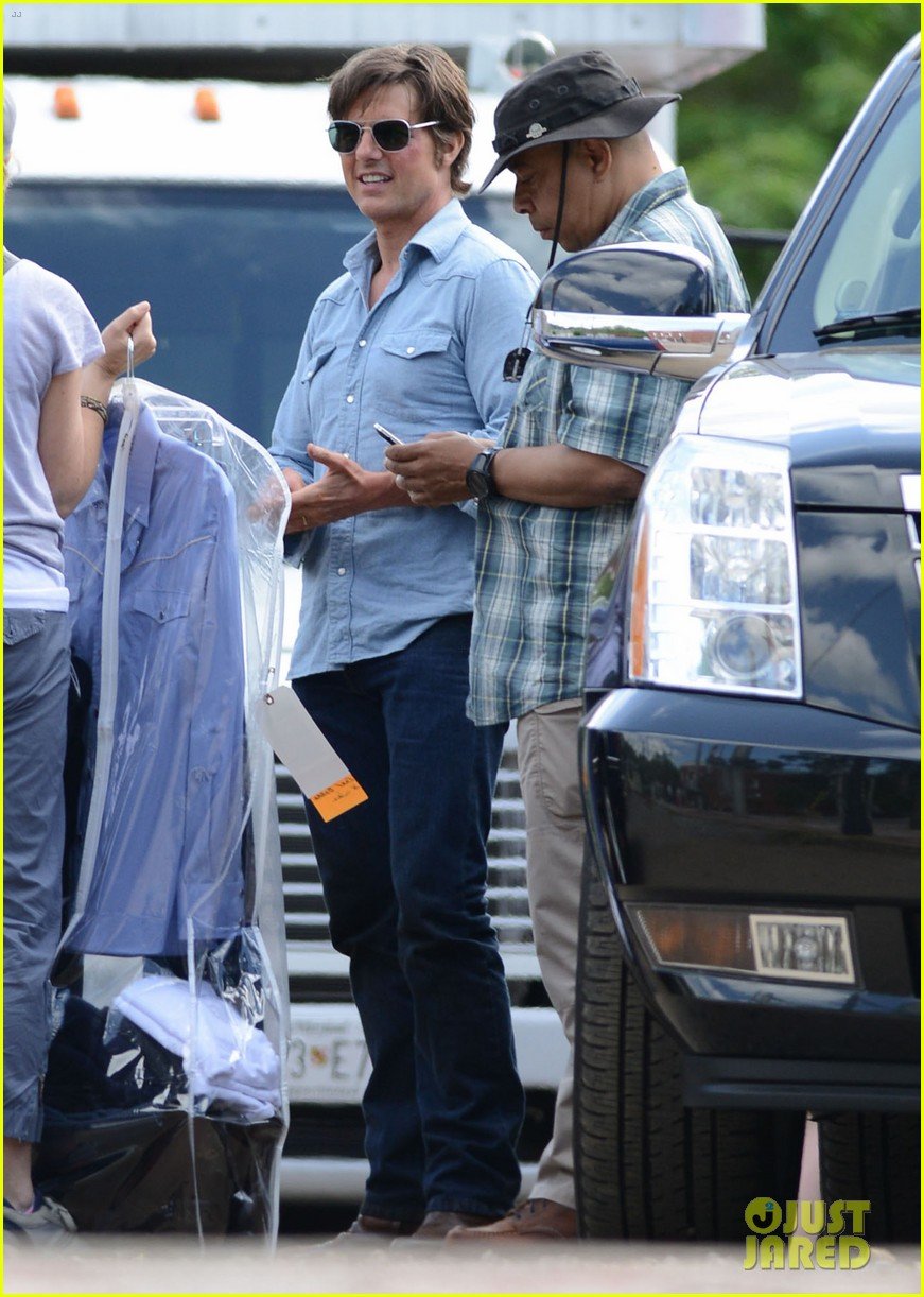 Tom Cruise's Epic Couch Jump Happened Exactly 10 Years Ago! Photo