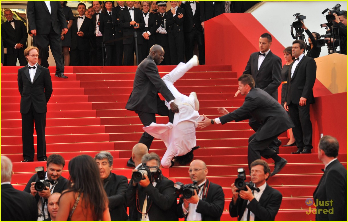 jason derulo did not fall down stairs at met gala 2015 023363067