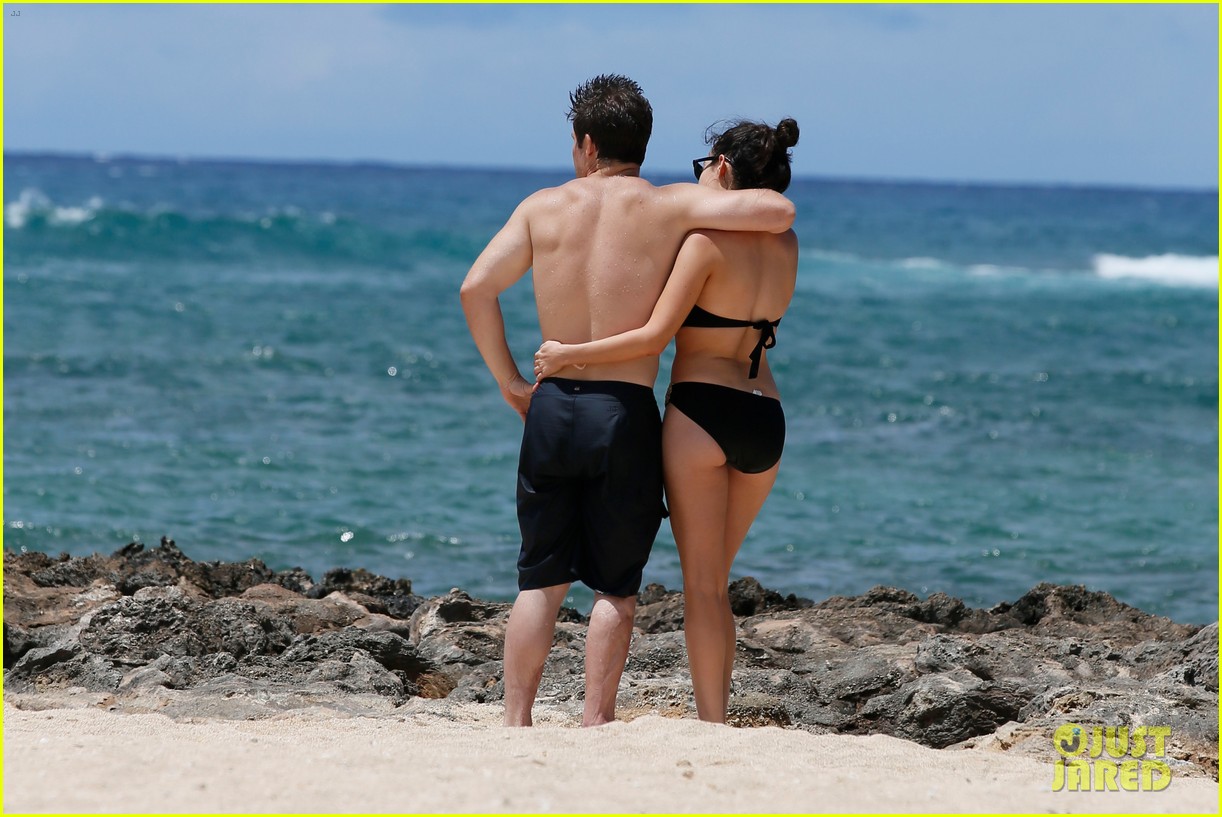 adam devine shirtless kisses girlfriend chloe bridges hawaii 043382178