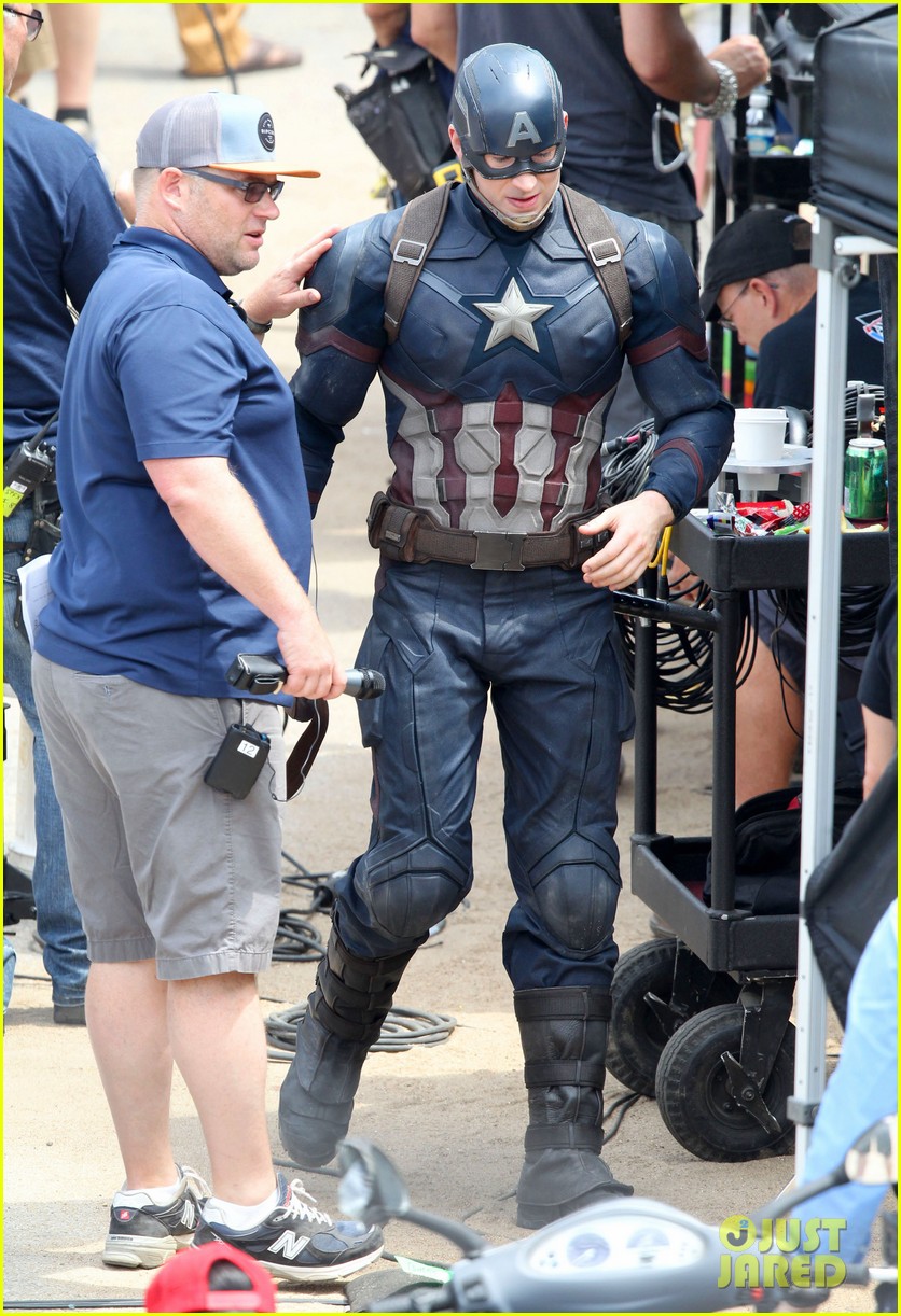 chris evans anthony mackie get to action captain america civil war 03